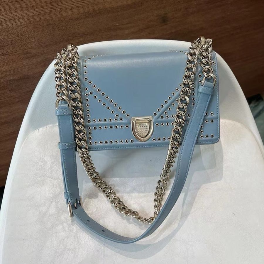 Dior rama 色卯釘盾牌包-1