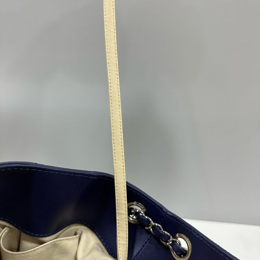 Chanel 藍色全皮雙C銀鏈肩背包-65