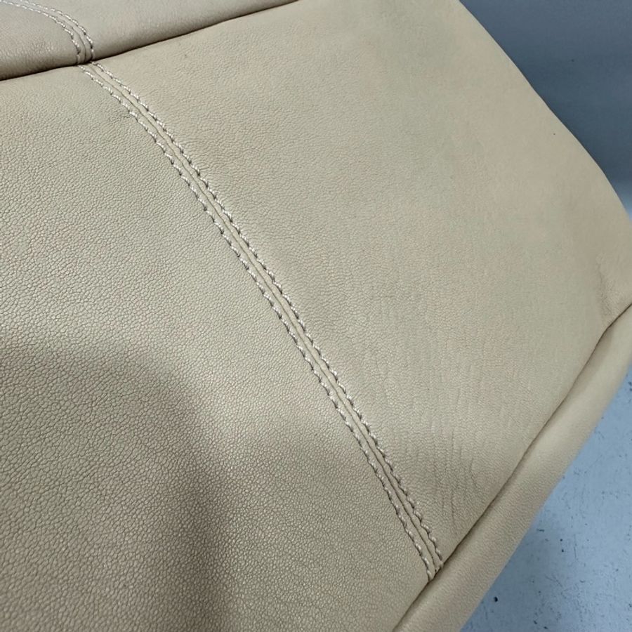 ferragamo 奶茶色蝴蝶結肩背手提包-18