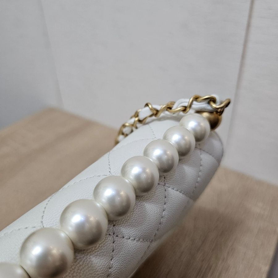 [珍珠控香奈兒❣️絕版品] Chanel白荔枝皮霧金釦珍珠肩斜背包-12