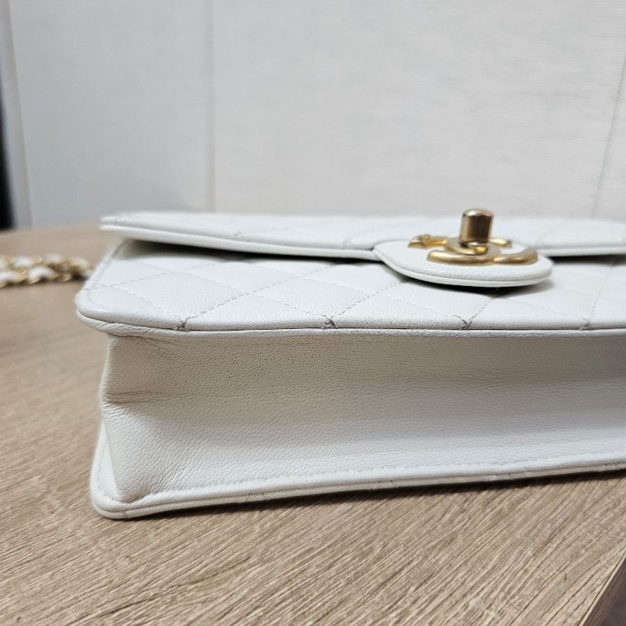 [珍珠控香奈兒❣️絕版品] Chanel白荔枝皮霧金釦珍珠肩斜背包-19