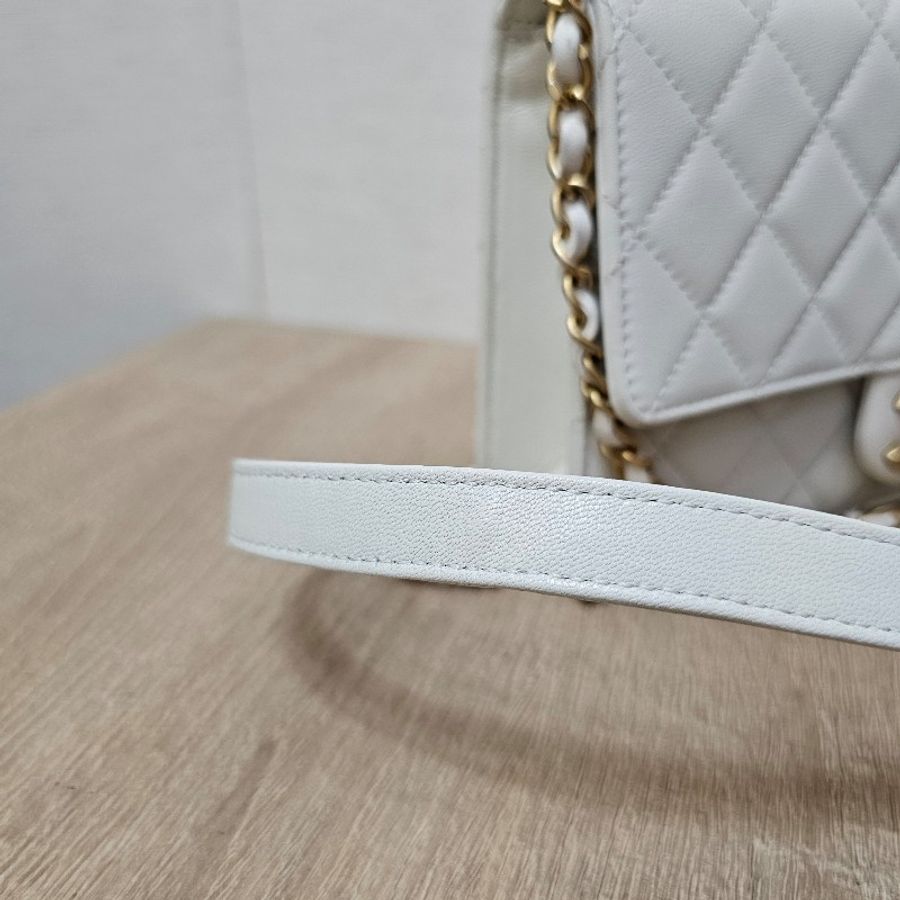 [珍珠控香奈兒❣️絕版品] Chanel白荔枝皮霧金釦珍珠肩斜背包-20