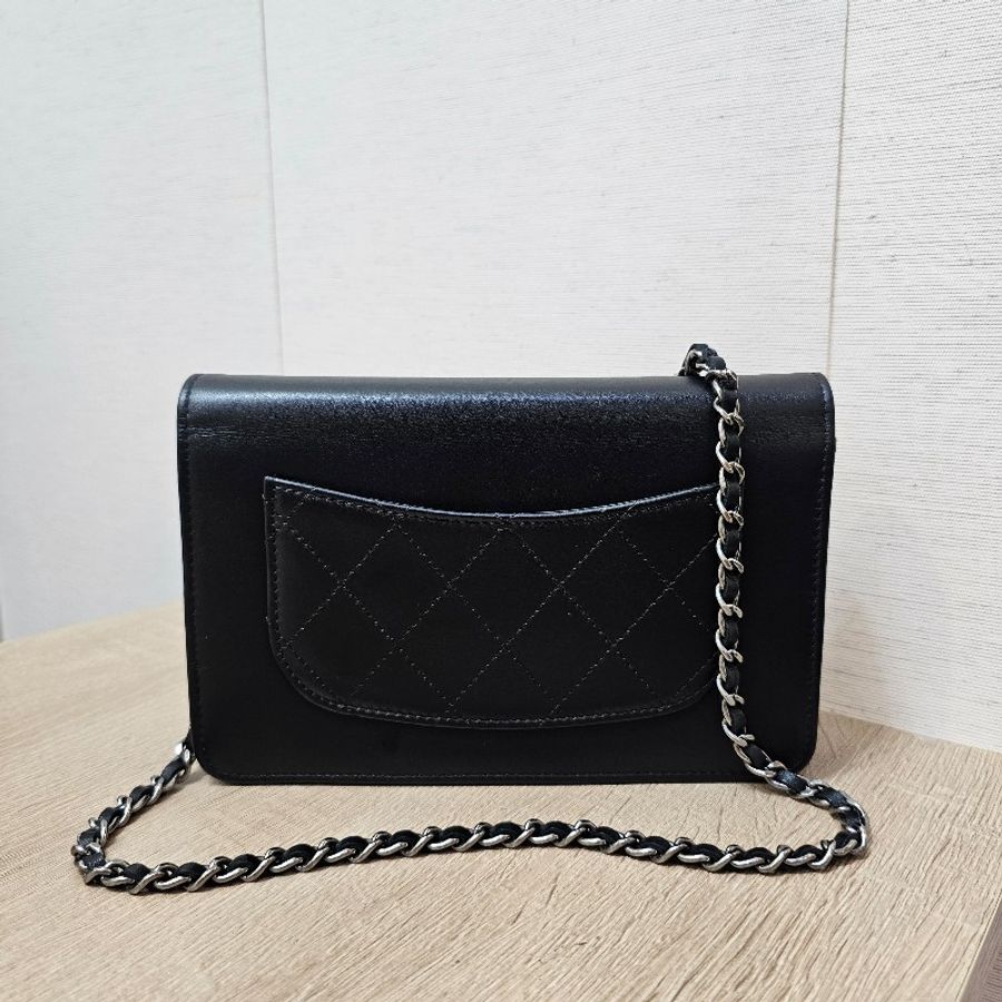[絕版皮穿鏈Logo❣️] Chanel香奈兒皮穿鏈書寫WOC斜背包-1