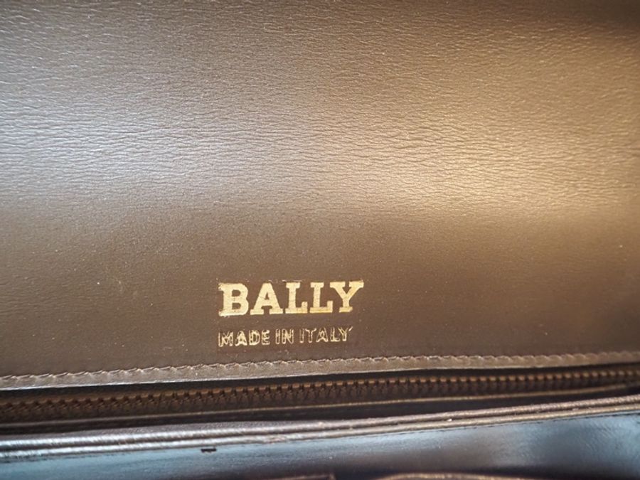 Bally 牛皮肩背包-3
