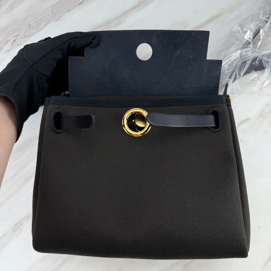 愛馬仕 Hermès Mini Herbag Zip 20 dark bronze 黑➕黑銅色 金釦 肩背包/ 斜背包-10