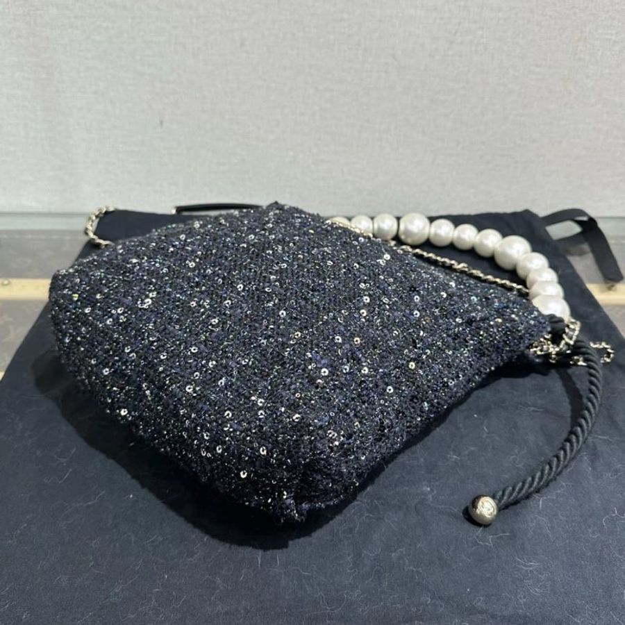 CHANEL 毛呢亮片金扣珍珠鏈條福袋水桶包25*26*8 98新 配件盒子塵袋保卡-4