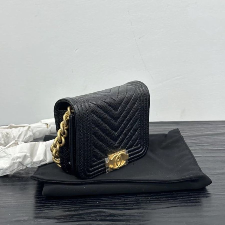 CHANEL 黑金V紋boy mini肩背斜背包 10*8*3 全新閒置配件:盒子塵袋保卡-1