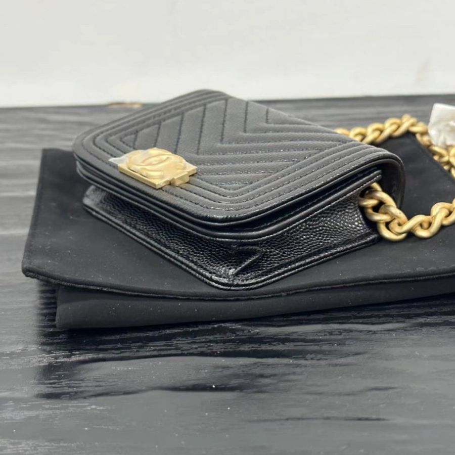 CHANEL 黑金V紋boy mini肩背斜背包 10*8*3 全新閒置配件:盒子塵袋保卡-4