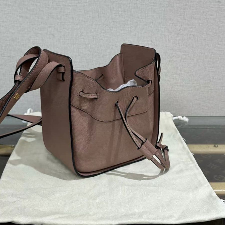 LOEWE 金扣mini抽繩吊床肩背斜背包17*19*11 98新配件塵袋-1