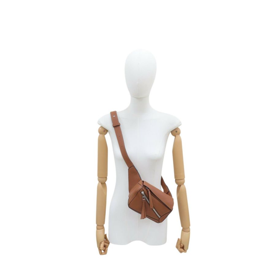 棕色 牛皮 Mini Puzzle Bumbag 斜背包【LOEWE 羅威】 B510EB1-11