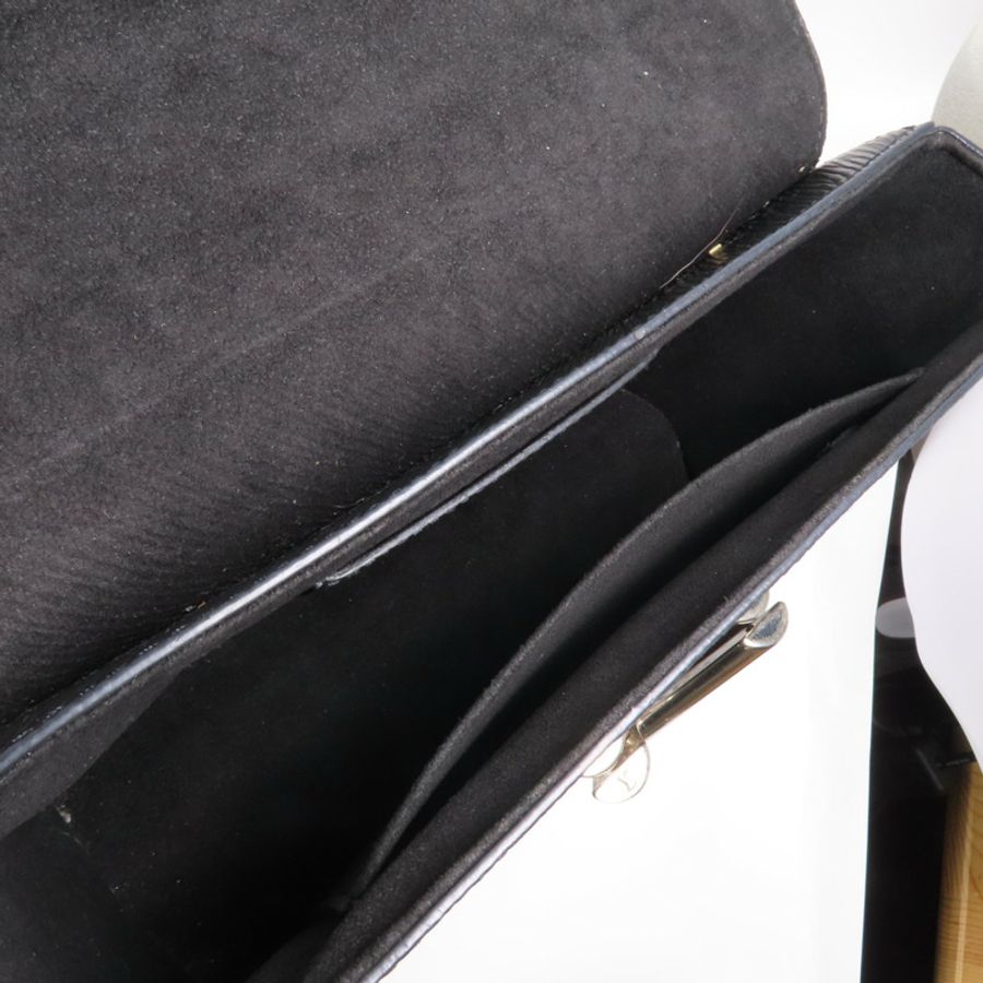 LOUIS VUITTON Epi Twist MM銀扣肩背袋-13
