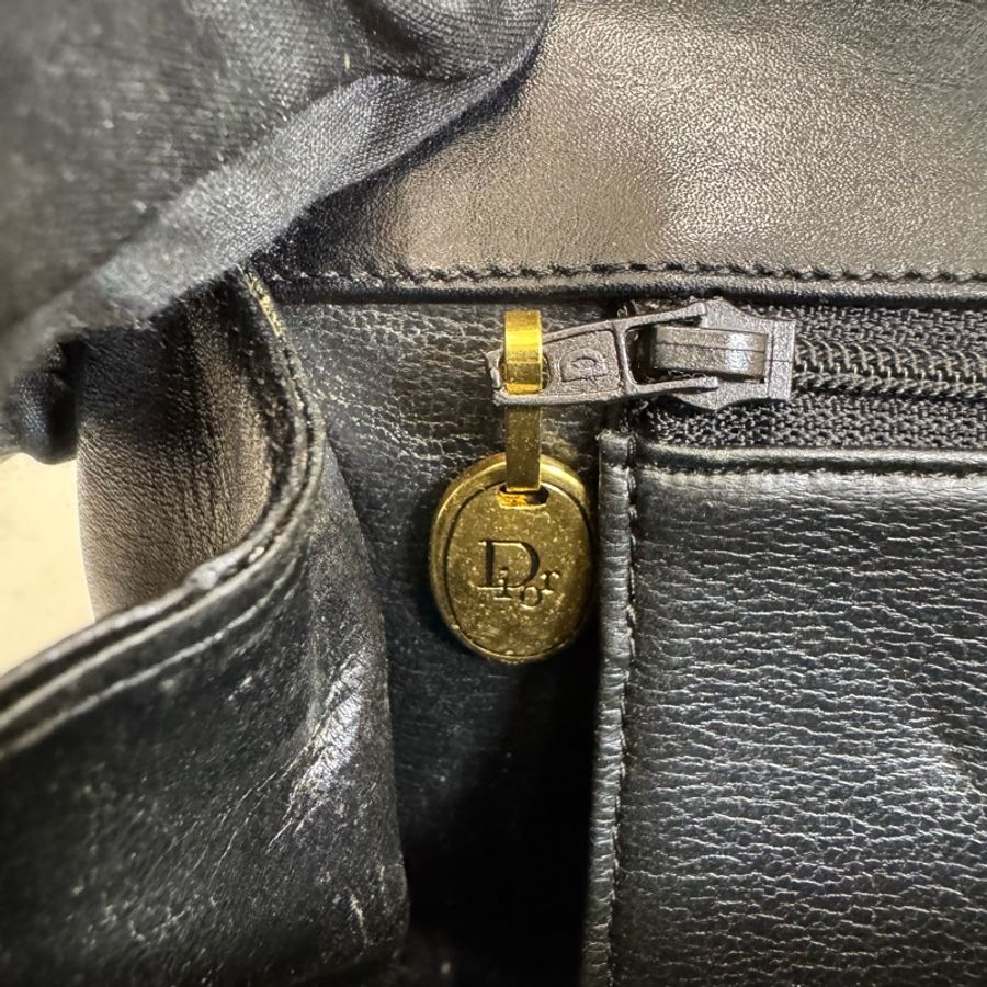 Dior 立體CD 黑色皮革斜背包-10