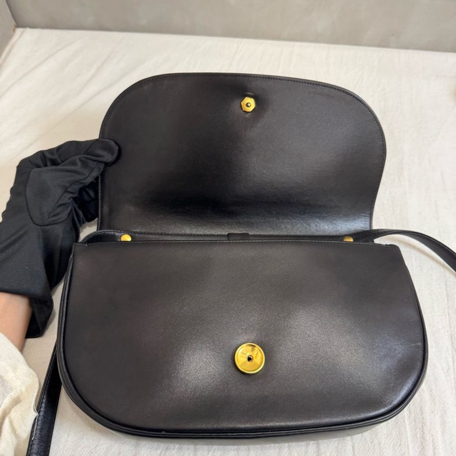 Dior 立體CD 黑色皮革斜背包-11