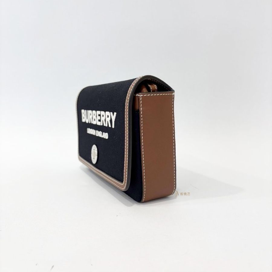 Burberry包包黑色帆布白字刺繡logo咖色牛皮肩背包80551811-1