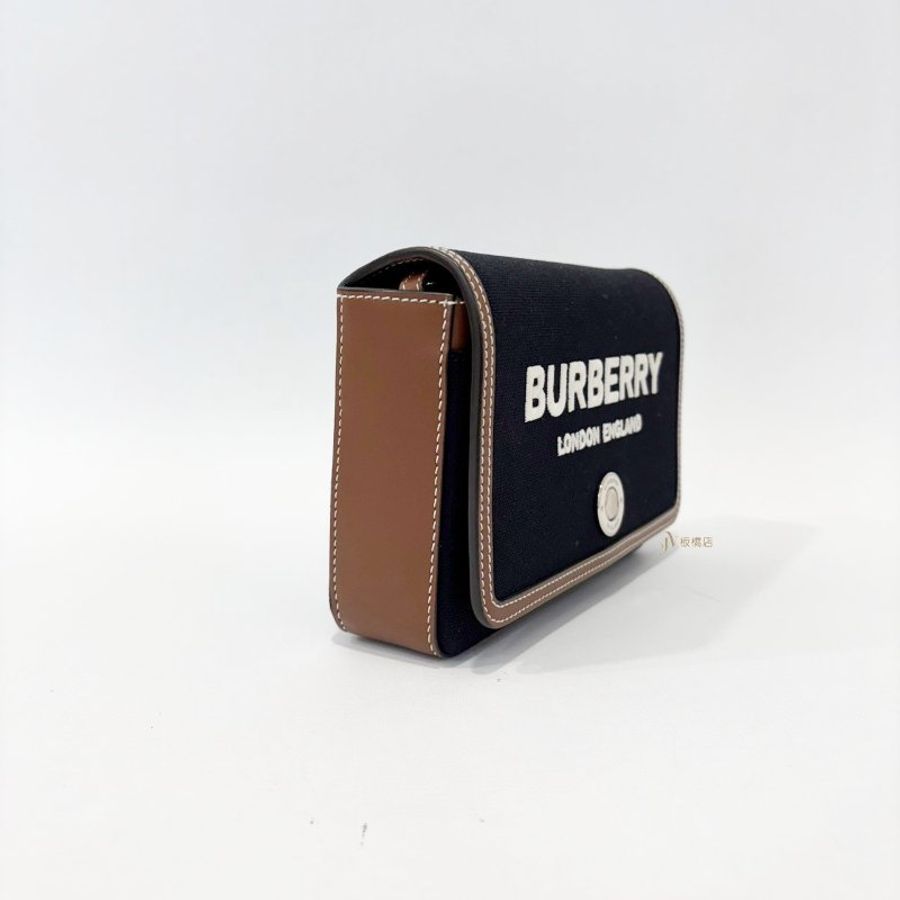 Burberry包包黑色帆布白字刺繡logo咖色牛皮肩背包80551811-2