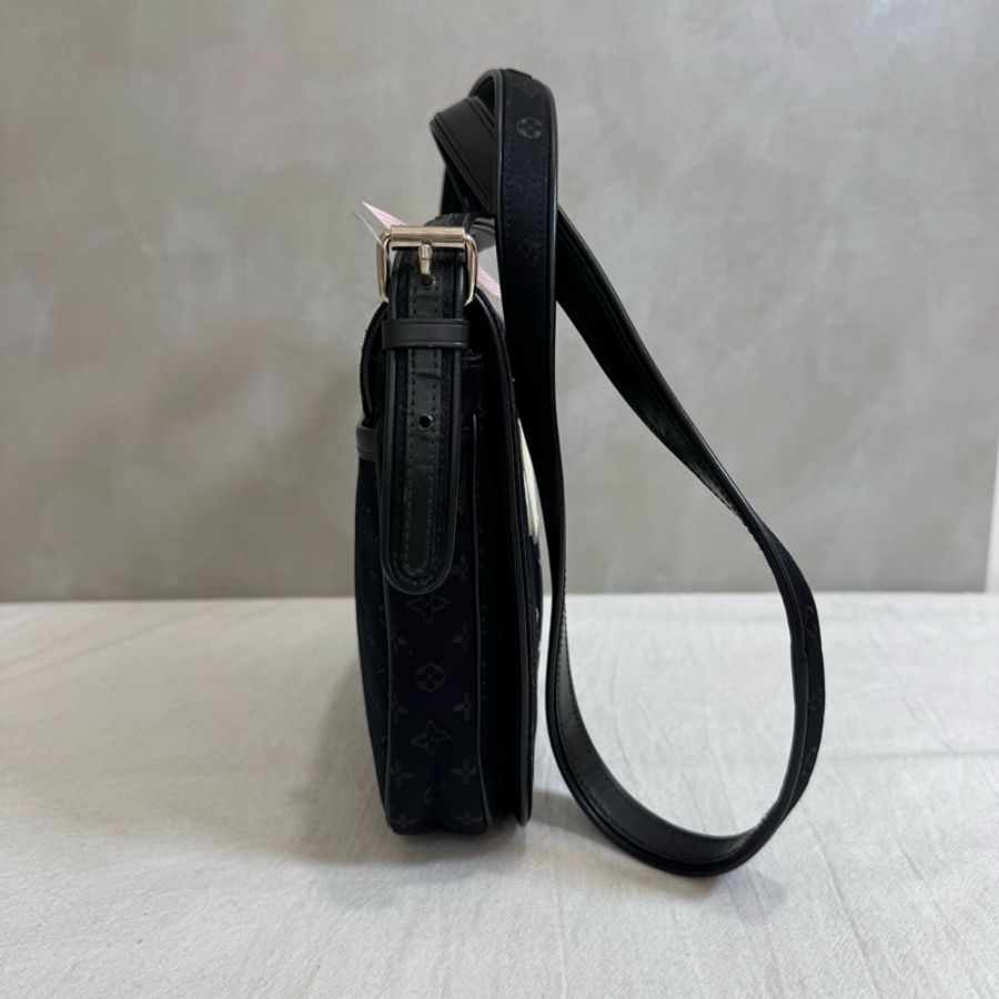 Louis Vuitton 限量款童話系列 黑色緞面斜背包-5