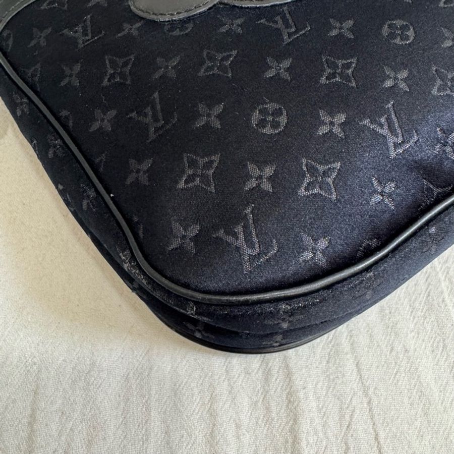 Louis Vuitton 限量款童話系列 黑色緞面斜背包-10