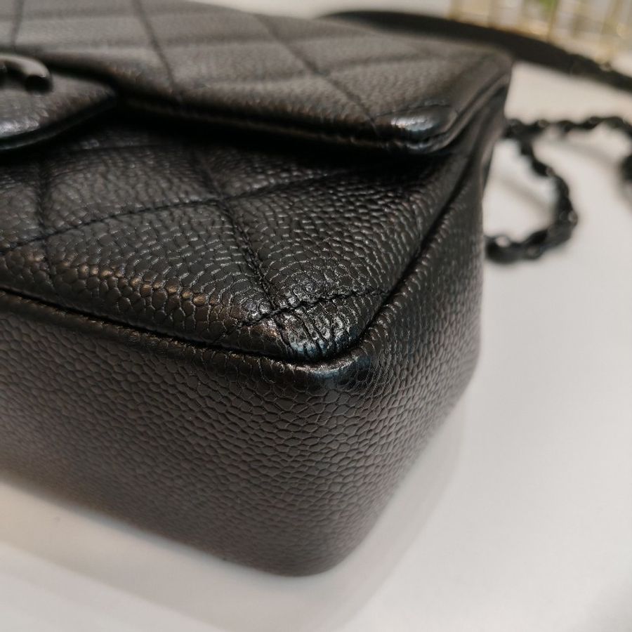 Chanel so black-11