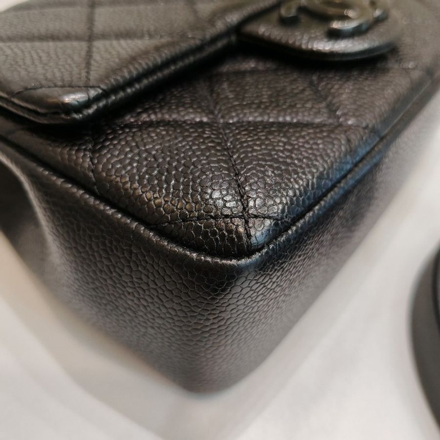 Chanel so black-12