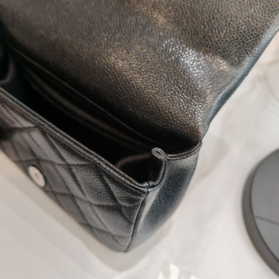 Chanel so black-15