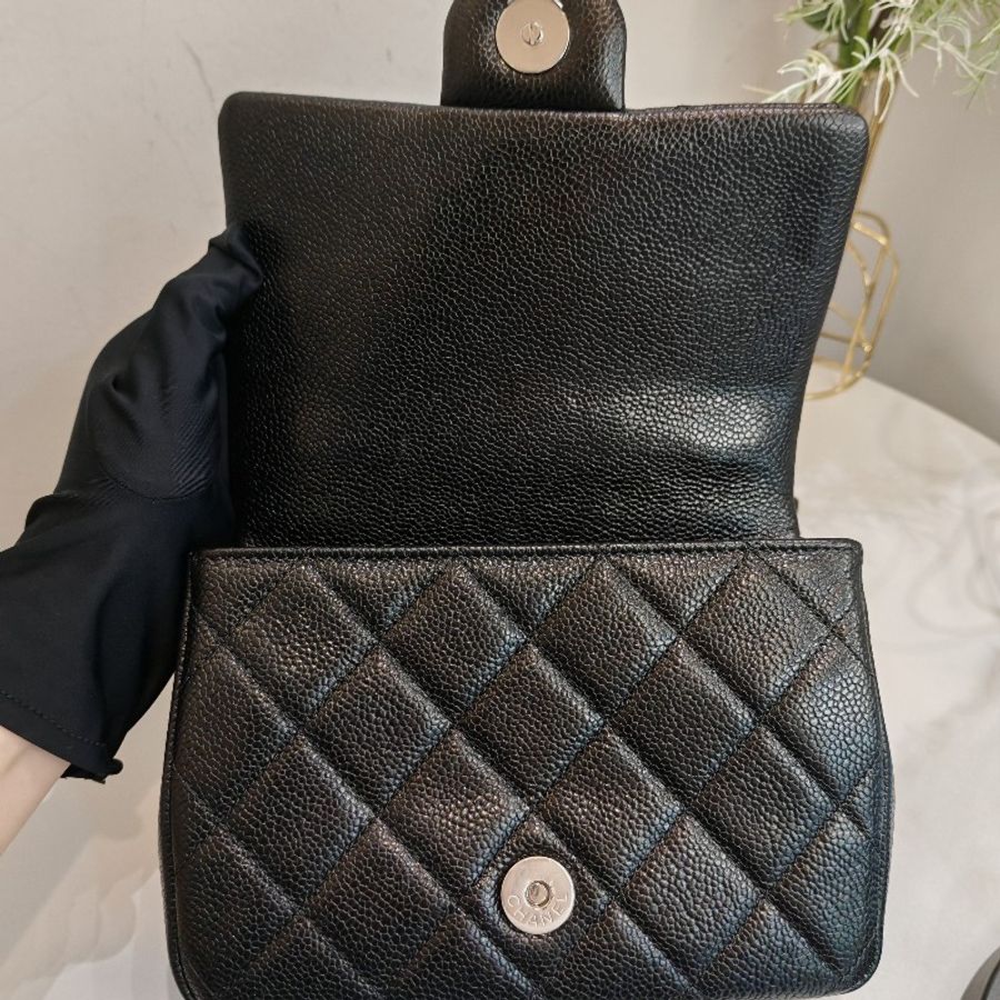 Chanel so black-17