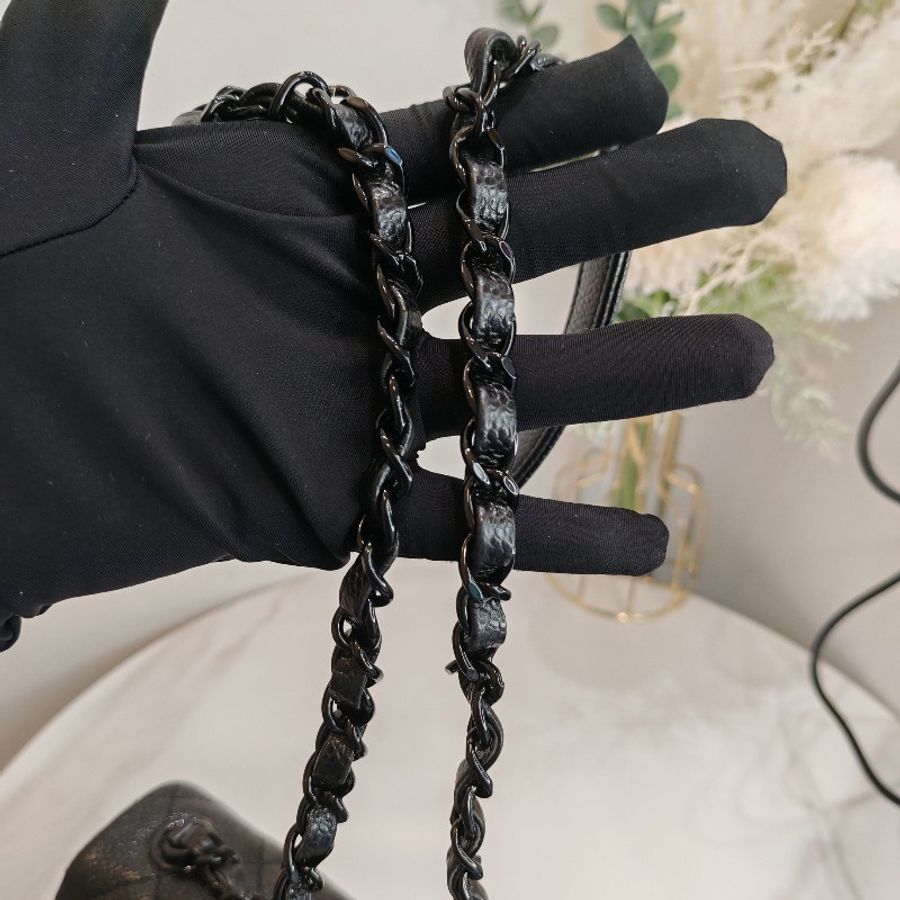 Chanel so black-18