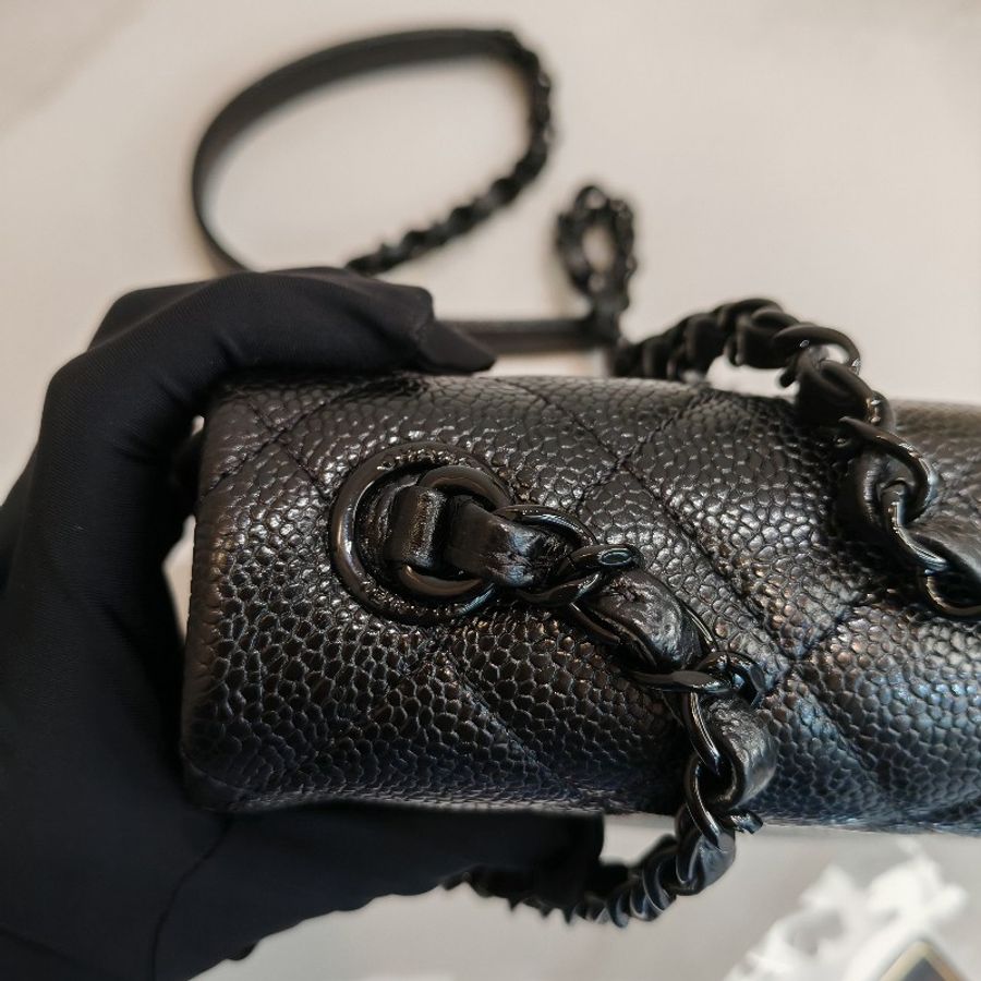 Chanel so black-19