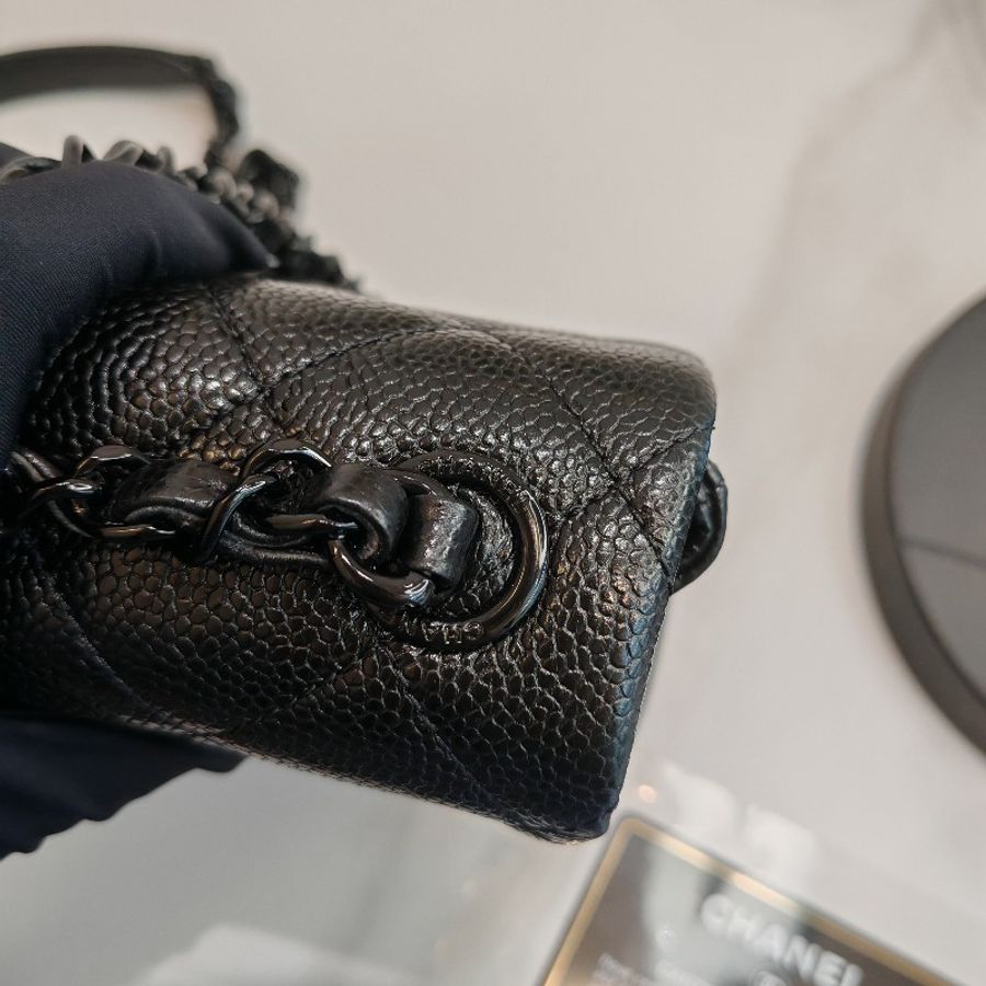 Chanel so black-20