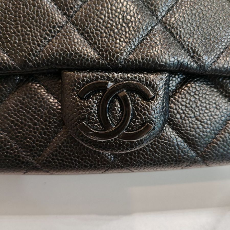 Chanel so black-23