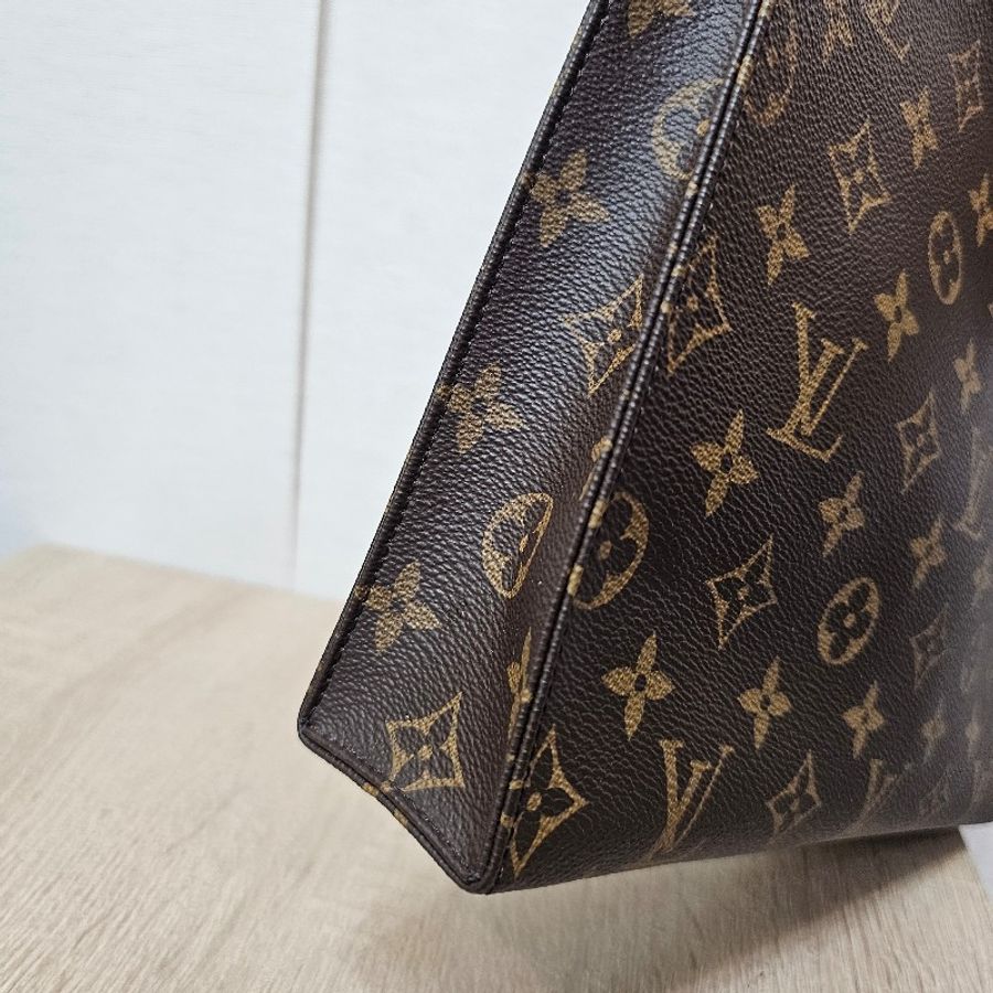 LV老花Poche Toilette拉鏈盥洗包-11