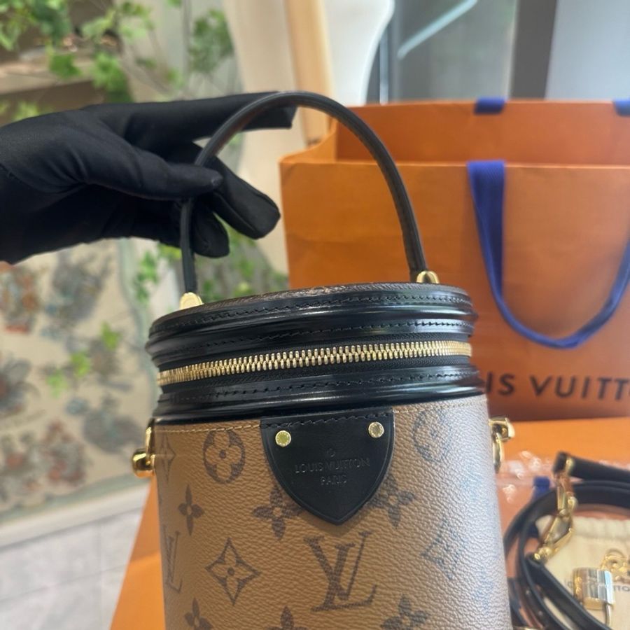 LV 老花芯片款發財桶手提斜挎包 尺寸約15 x 17 x 15-6