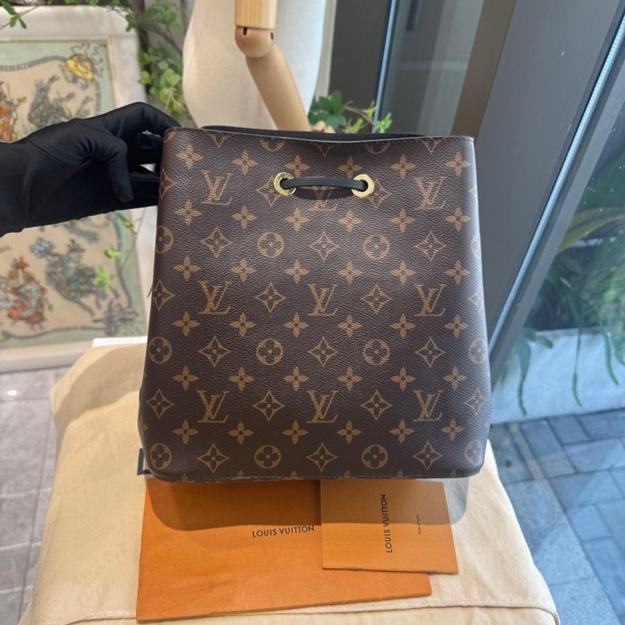 LV 老花黑色水桶包 尺寸約26.0x 26.0x 17.5 cm-1