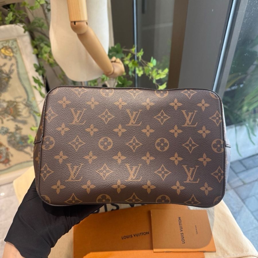 LV 老花黑色水桶包 尺寸約26.0x 26.0x 17.5 cm-2