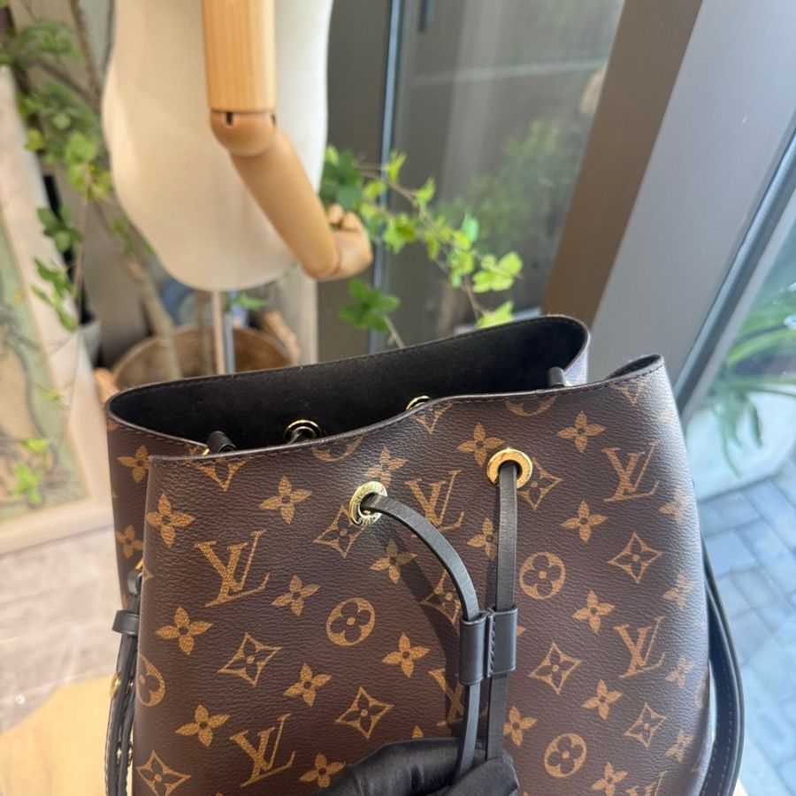 LV 老花黑色水桶包 尺寸約26.0x 26.0x 17.5 cm-5