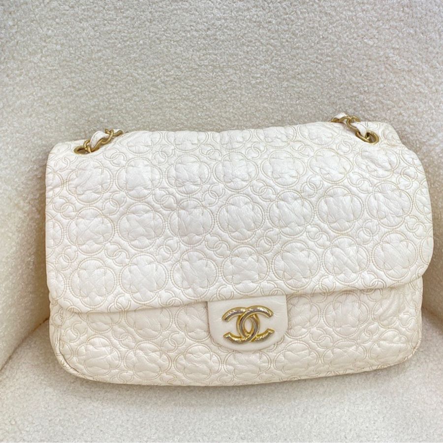 Chanel /香奈兒 vintage浮雕南瓜機場包 軟軟亮亮的油蜡皮質 超有質感 奶白色很耀眼 時髦又好看 日常凹造型妥妥滴 鐳射12開-1