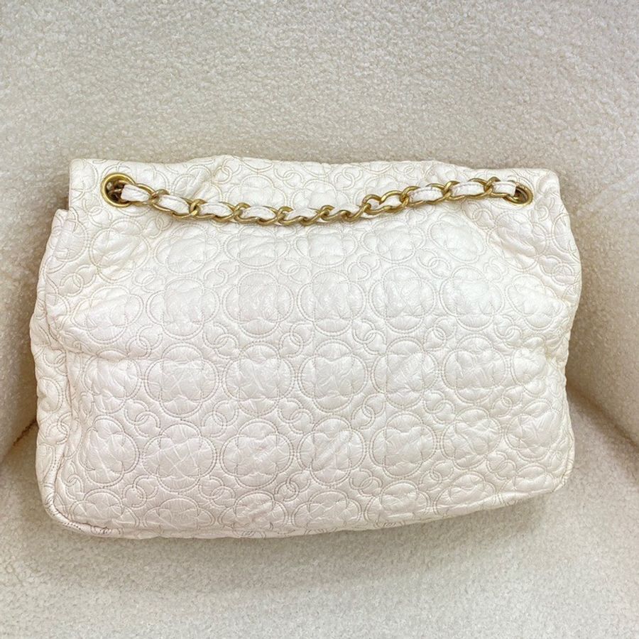 Chanel /香奈兒 vintage浮雕南瓜機場包 軟軟亮亮的油蜡皮質 超有質感 奶白色很耀眼 時髦又好看 日常凹造型妥妥滴 鐳射12開-2