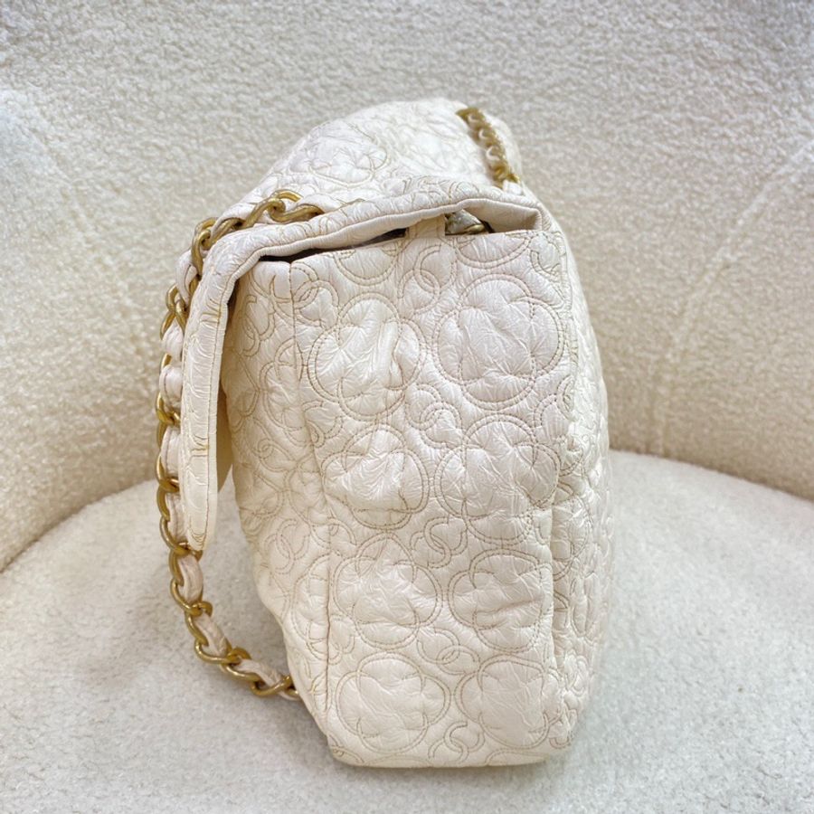 Chanel /香奈兒 vintage浮雕南瓜機場包 軟軟亮亮的油蜡皮質 超有質感 奶白色很耀眼 時髦又好看 日常凹造型妥妥滴 鐳射12開-3