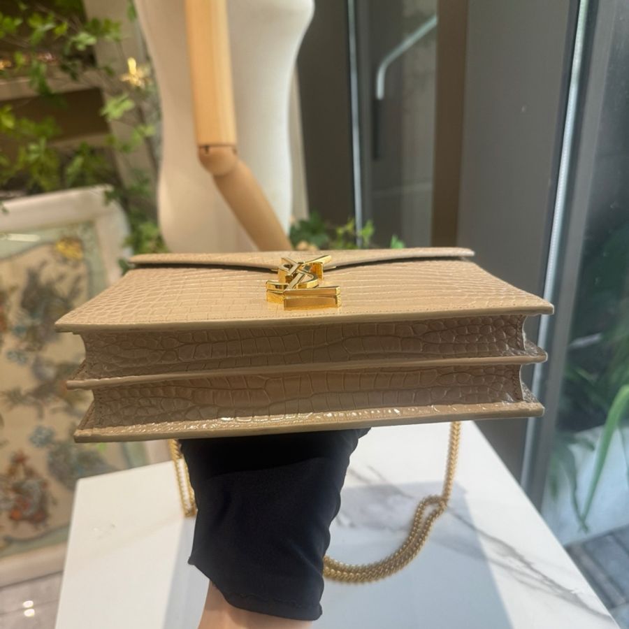 Ysl聖羅蘭 Cassandra系列 奶茶色鰐壓紋鏈條包 尺寸約22x17~-2