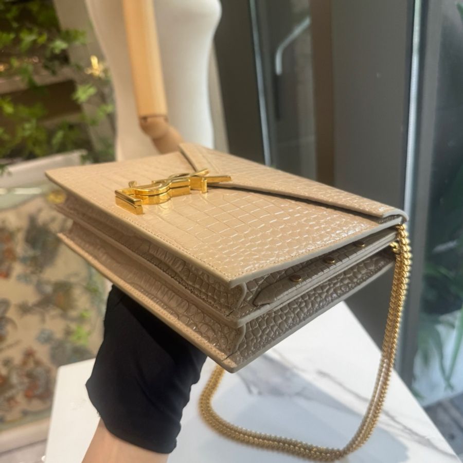 Ysl聖羅蘭 Cassandra系列 奶茶色鰐壓紋鏈條包 尺寸約22x17~-3