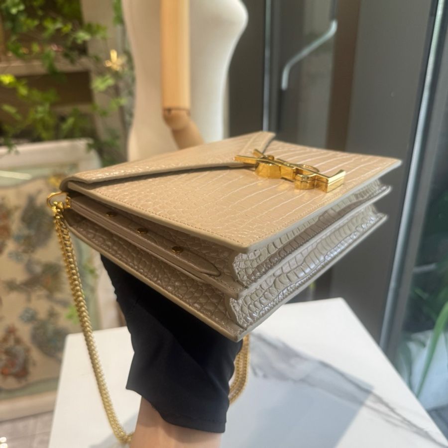 Ysl聖羅蘭 Cassandra系列 奶茶色鰐壓紋鏈條包 尺寸約22x17~-4