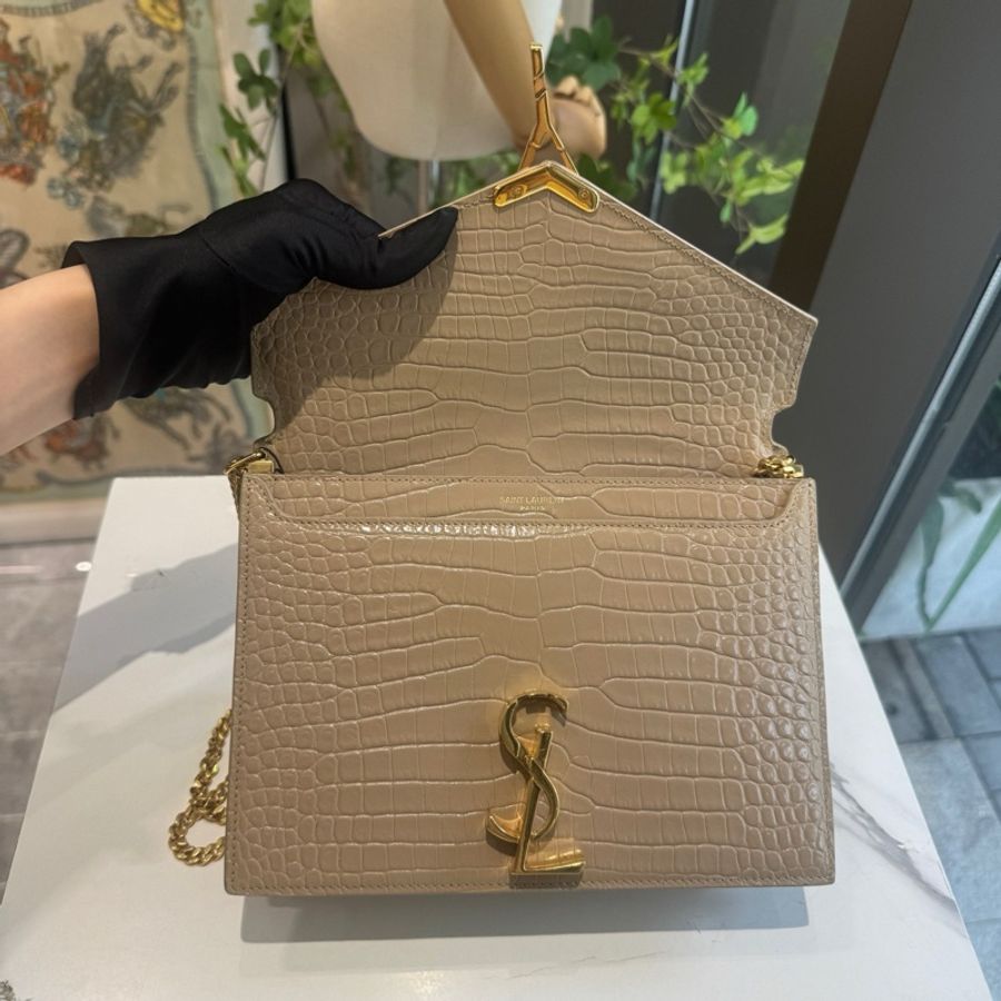 Ysl聖羅蘭 Cassandra系列 奶茶色鰐壓紋鏈條包 尺寸約22x17~-5
