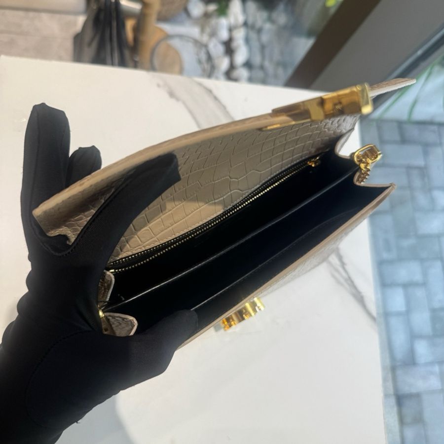 Ysl聖羅蘭 Cassandra系列 奶茶色鰐壓紋鏈條包 尺寸約22x17~-6
