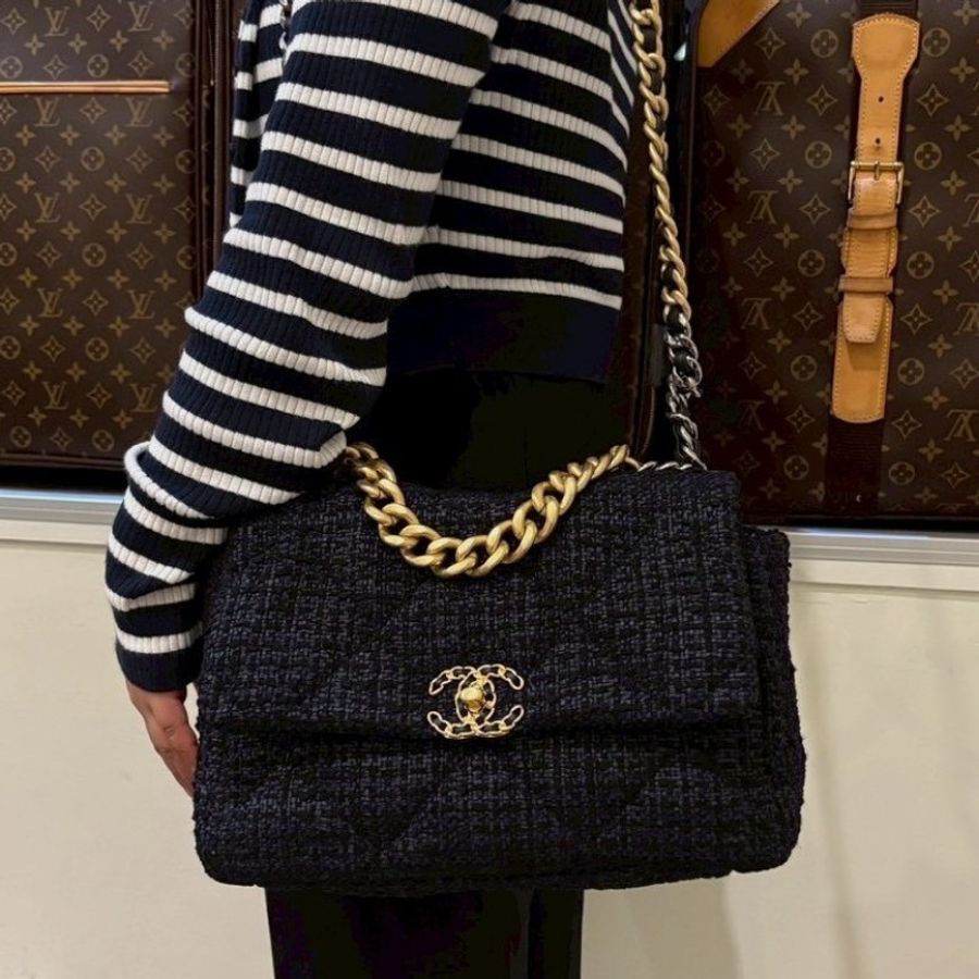 Chanel 鍊帶深藍黑軟呢布19包 30-3