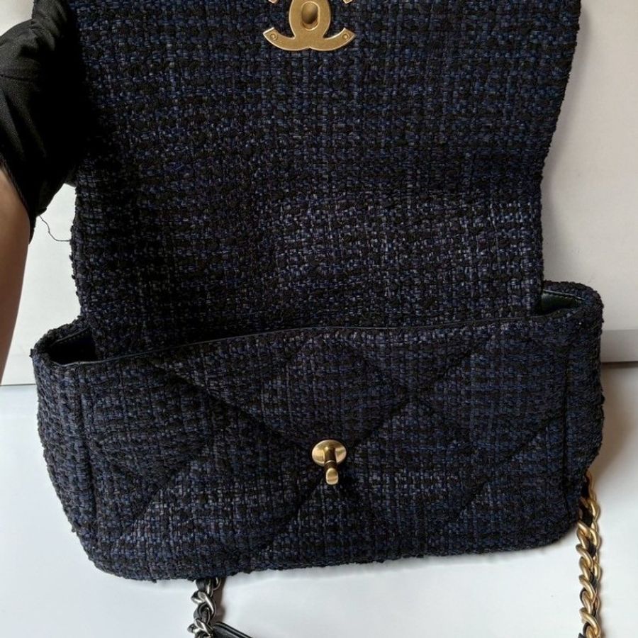 Chanel 鍊帶深藍黑軟呢布19包 30-19