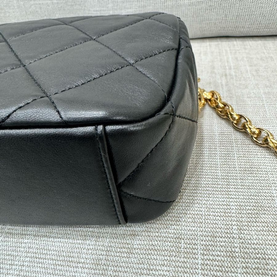 香奈兒 Chanel 黑金羊皮鎏金鍊相機包-13