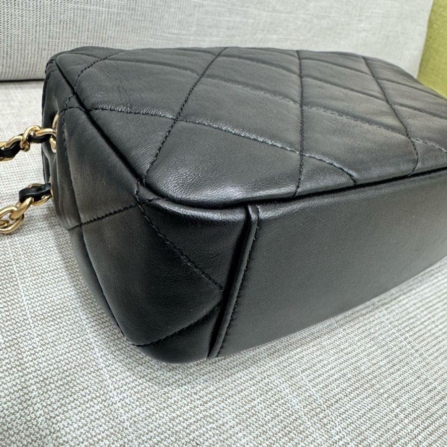 香奈兒 Chanel 黑金羊皮鎏金鍊相機包-14