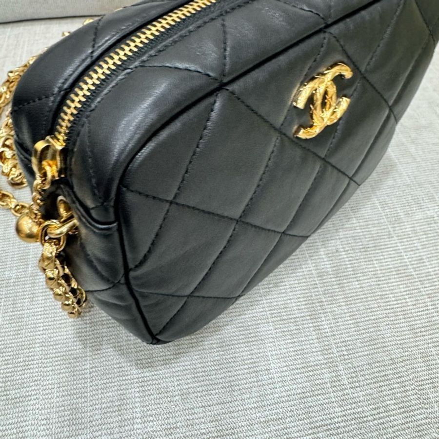 香奈兒 Chanel 黑金羊皮鎏金鍊相機包-18
