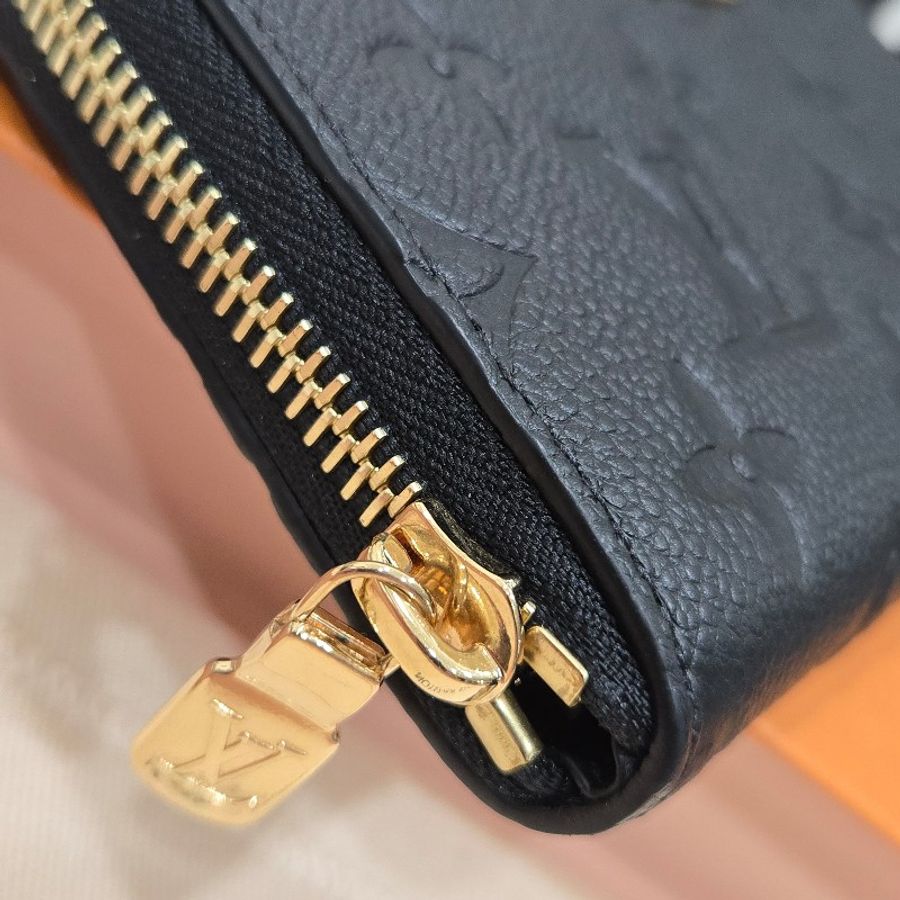 LV M12425 最新款 超級實用多夾層 拉鍊中夾-22