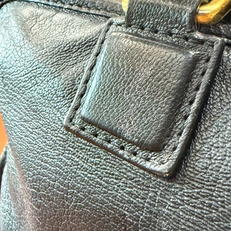 出清特價｜真品 LOEWE AMAZONA 黑色小牛皮包 豆腐包 小方包 枕頭包-35