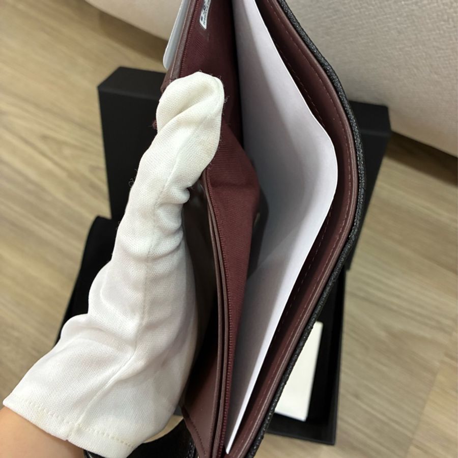 Chanel 經典黑金荔枝牛皮護照夾-3